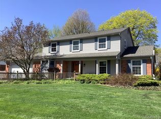 16287 Winchester Dr, Northville, MI 48168