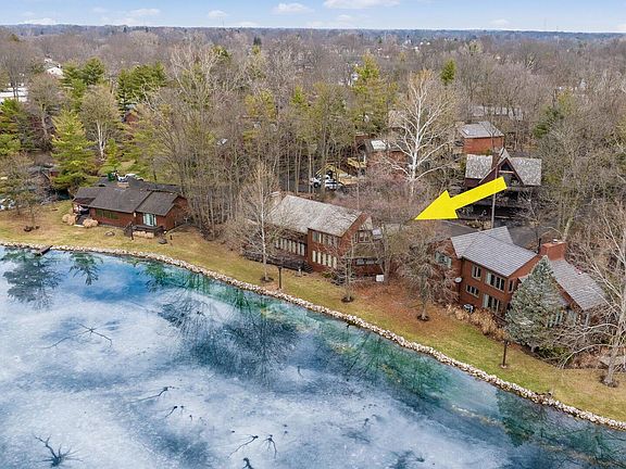 3rd image of 377 Birchwood Ln