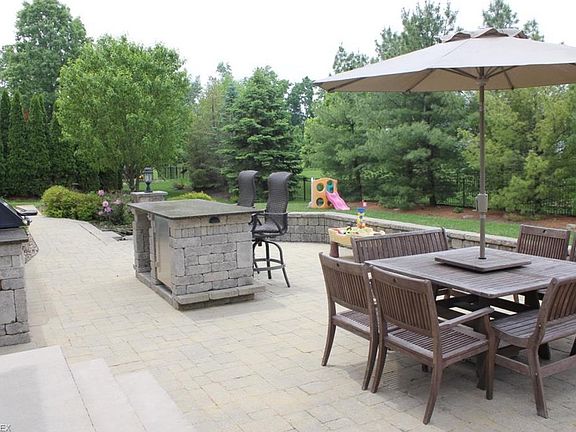 4th image of 652 Parkside Dr