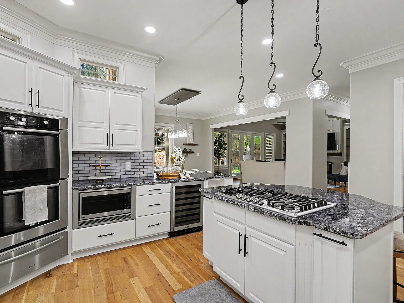 5 bed, 4347 sqft, $4,300 — Photo 3
