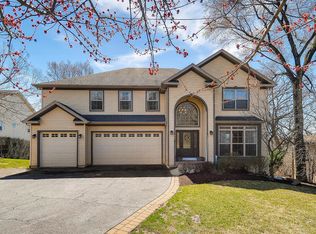 903 Pleasant St, Fox River Grove, IL 60021