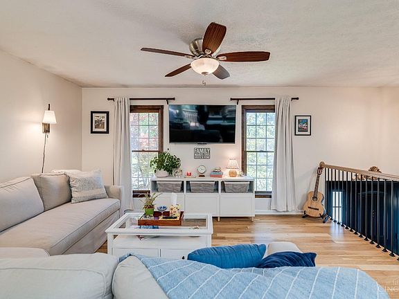 3rd image of 7834 Stonehill Dr