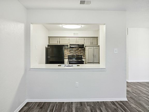W Kirby St-010