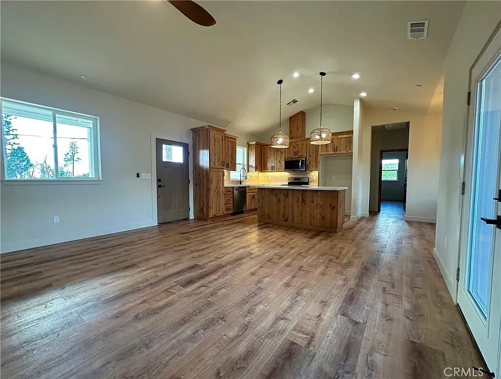 3 bed, 1428 sqft, $2,600 — Photo 4