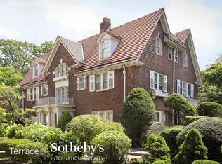 140 Greenway N, Forest Hills, NY 11375
