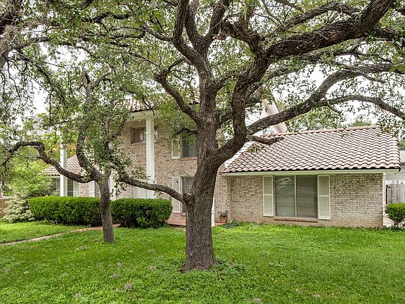 3rd image of 207 Antler Dr