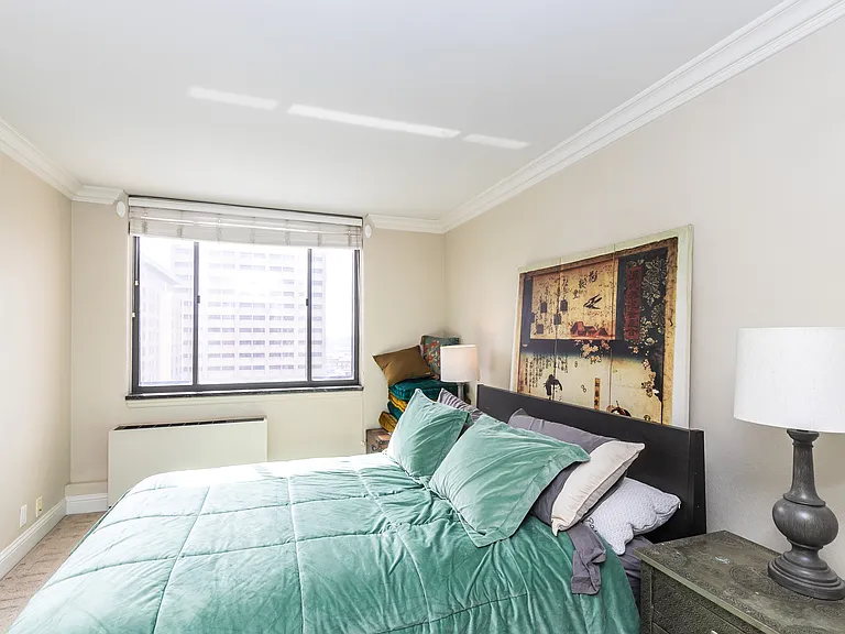 700 E 8th St #14G — Photo 3