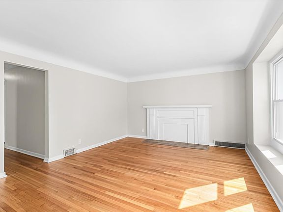 5th image of 24050 Blackstone Ave