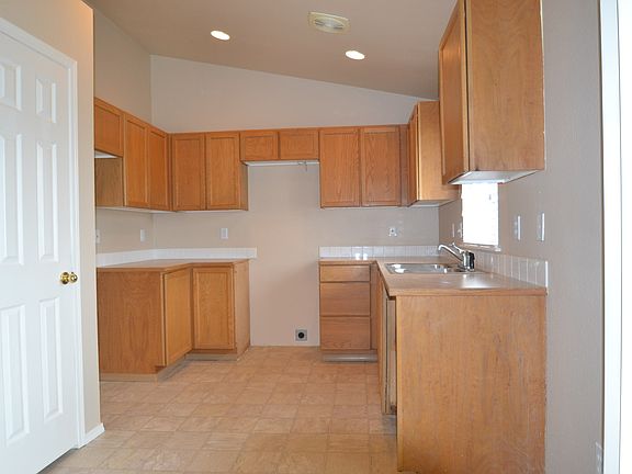 3rd image of 6019 51st St NE