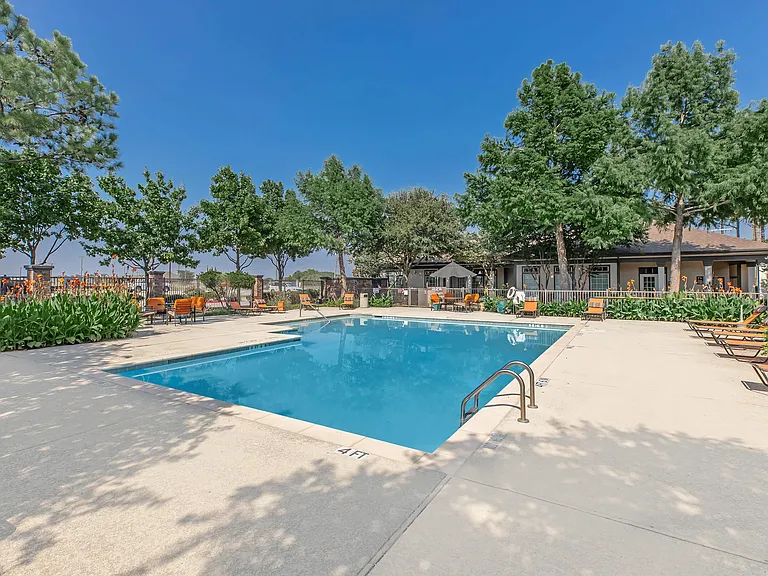 Estate Villas at Krum Apartments — Photo 10