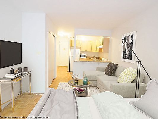 3rd image of 157 E 85th St APT 4C