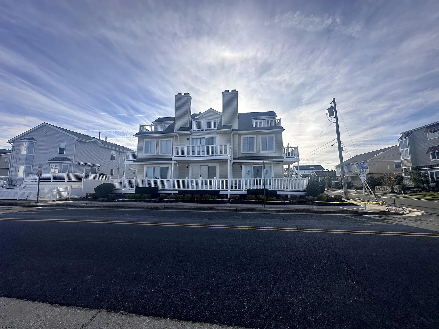 3 bed, 2.5 bath, $3,750 — Photo 1