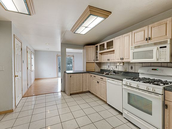 4th image of 23187 N Richards Ct