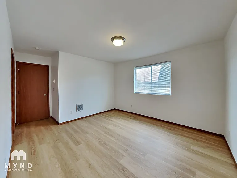 1412 E 64th St — Photo 19