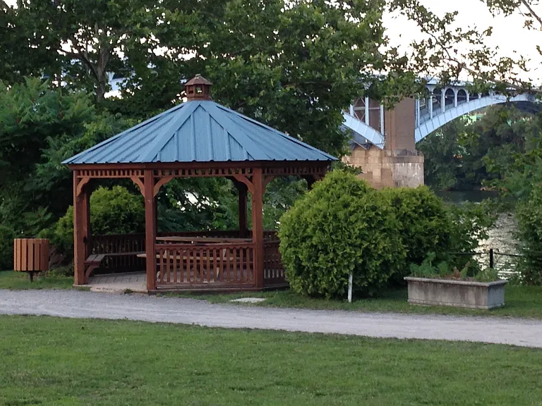 Minutes to Lawrenceville, Downtown Pittsburgh and Ross Park Mall
Near Route 28, Route 279 and McKnight Road
On bus line
Approx. 1 mile to Allegheny Heritage Trail for hiking, biking and canoeing.(Pictured)