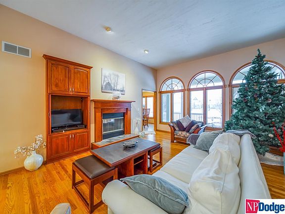 3rd image of 1522 Maplewood Dr