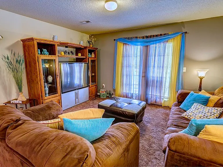 Miller Town Apartments — Photo 14