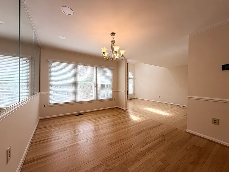 7418 Crestberry Ln — Photo 13