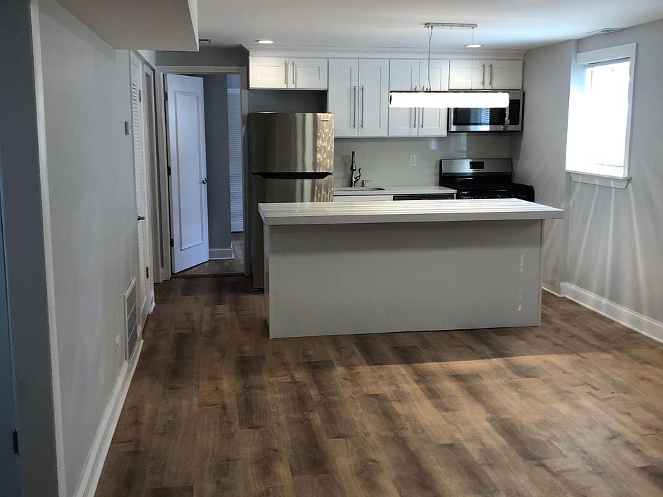 1st image of 2124 W Ainslie St