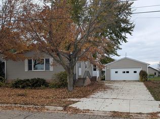 150 Mason Ave, Alden, MN 56009