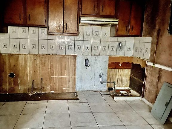 3rd image of 1062 Trammel Blvd