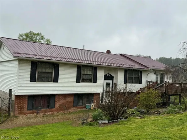 4256 Arbor Rd NE, Mechanicstown, OH 44651