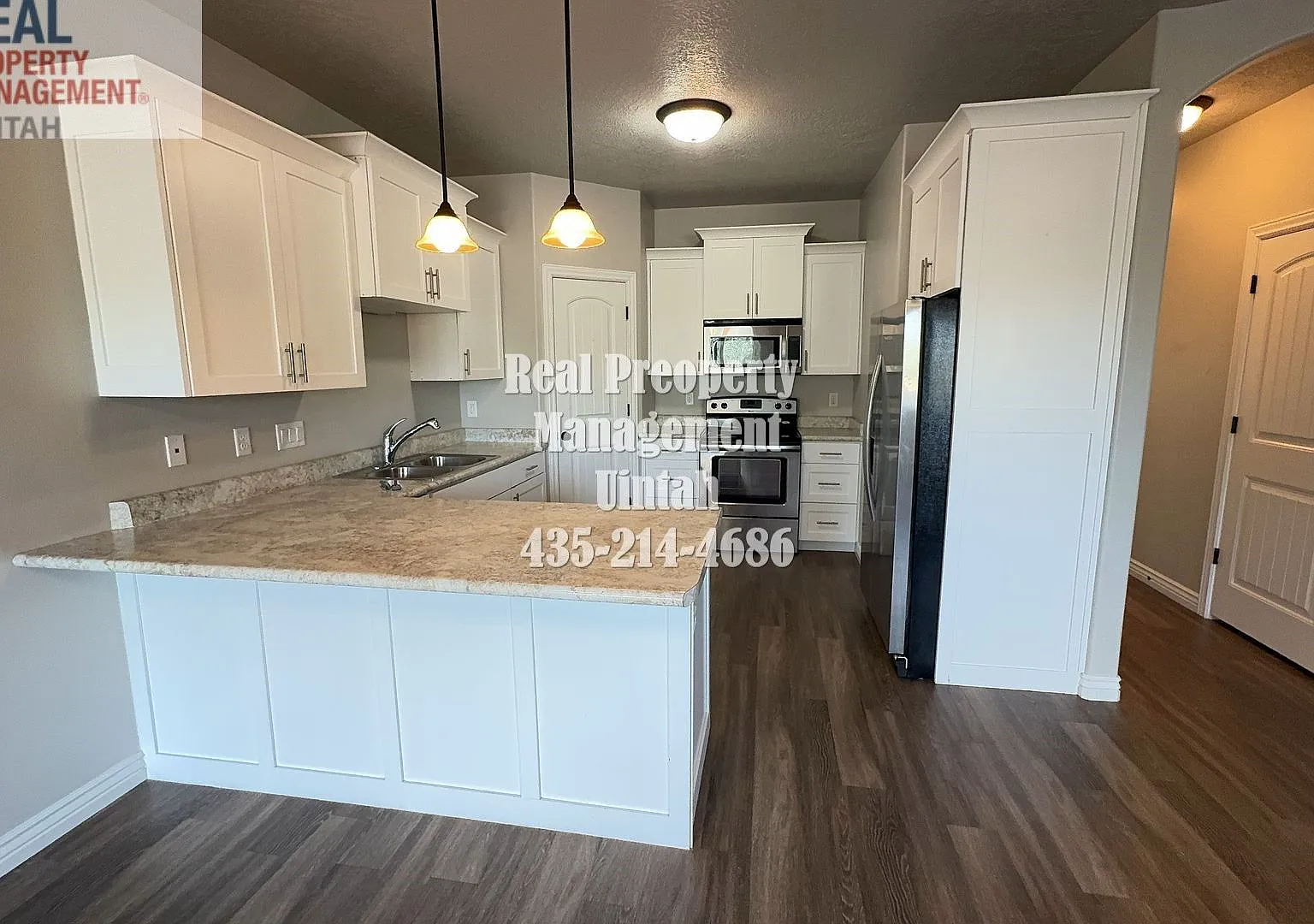 Cozy 3 Bedroom 2 1/2 Bath Condo — Photo 4