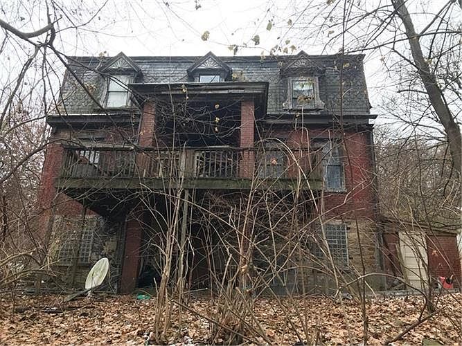 2nd image of 540 Lovelace St