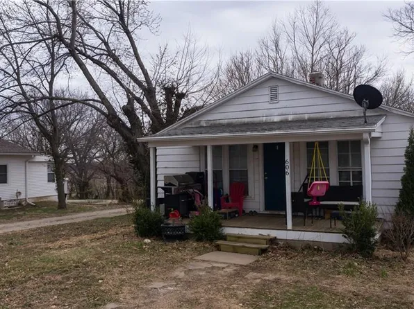 606 E Maple St, Oregon, MO 64473