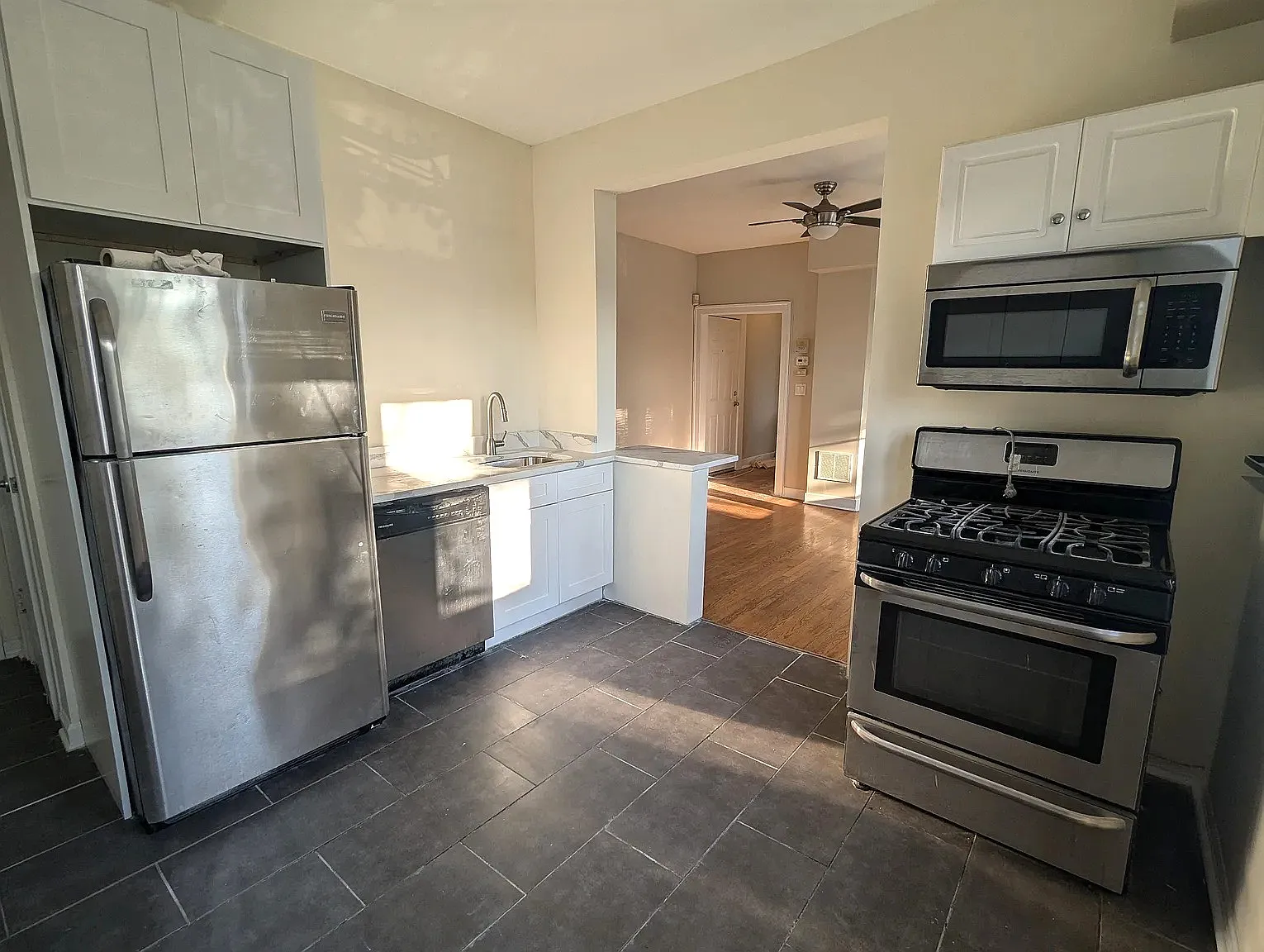 2 bed, 1000 sqft, $2,350 — Photo 1