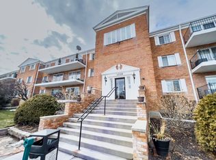 1110 N Farnsworth Ave APT 201, Aurora, IL 60505