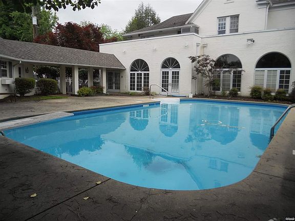 3rd image of 828 Exchange St E