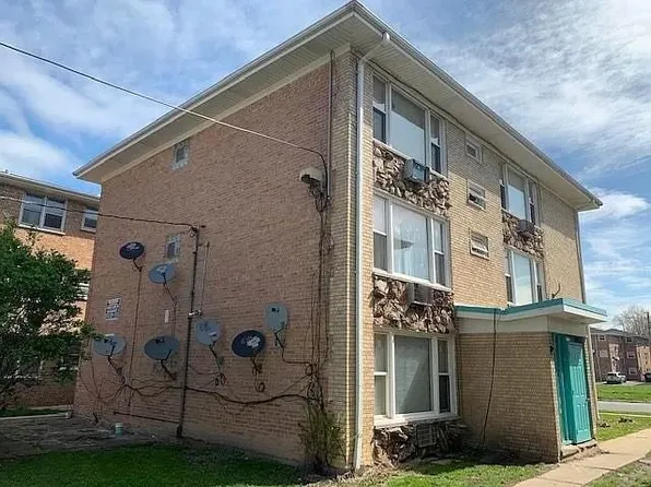 14110 S School St APT 3W, Riverdale, IL 60827