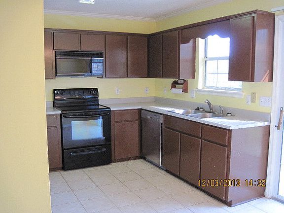 3rd image of 231 Sandalwood Cir