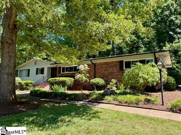 126 Delta Dr, Greenville, SC 29617