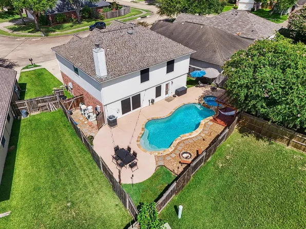 2890 Colony Cone Cir, Dickinson, TX 77539