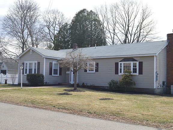 3rd image of 19 Saint James Dr
