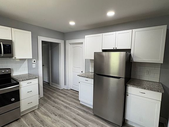 4th image of 411-413 S Glenwood Ave