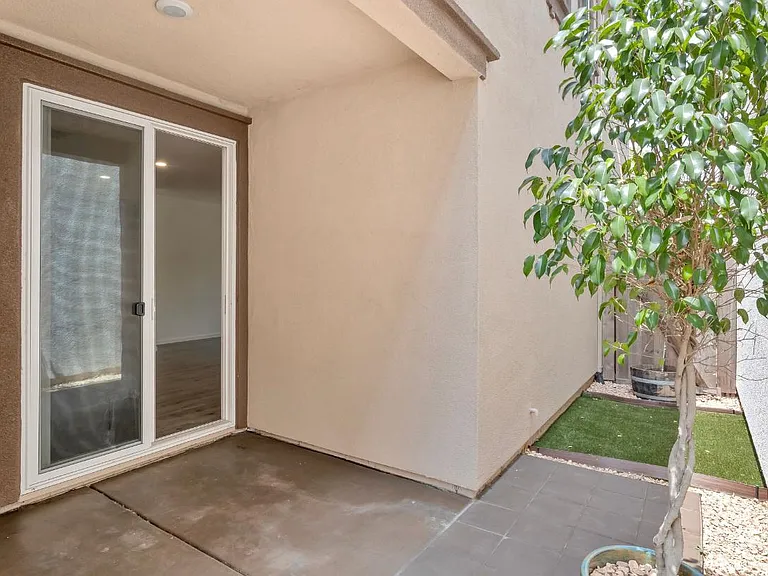 11030 International Dr — Photo 16