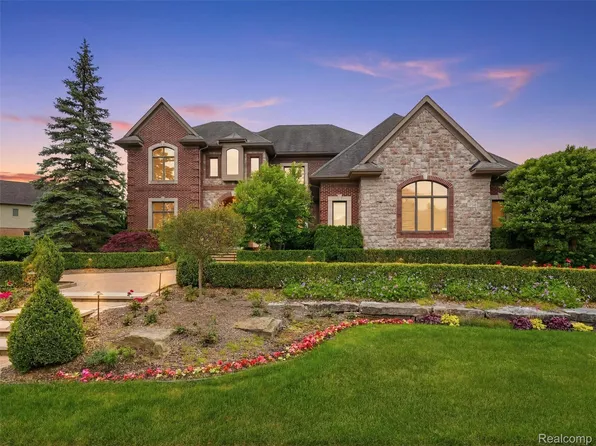 21081 Equestrian Trl, Northville, MI 48167