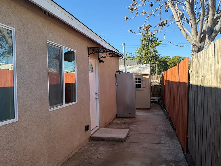732 S San Antonio Ave — Photo 3