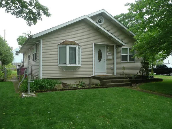 2057 Riverside Dr, South Bend, IN 46616