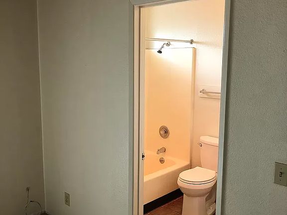 5th image of 3313 Island Ave