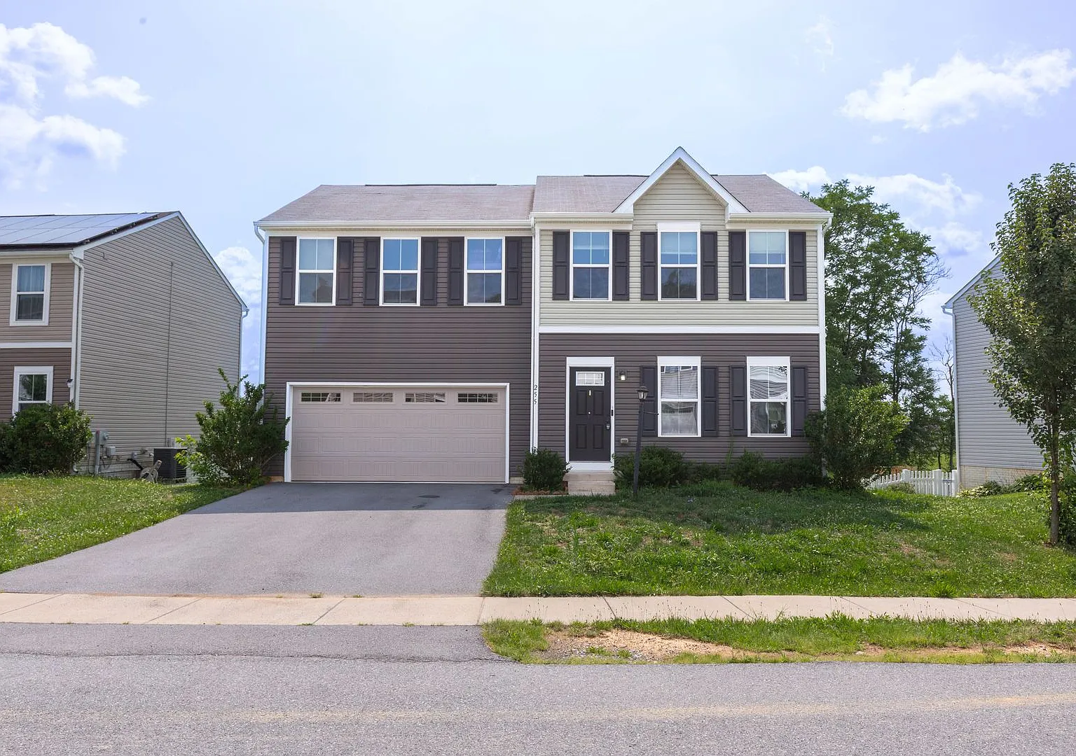 4 bed, 2.5 bath, Single Family Home in Martinsburg, WV — Photo 1