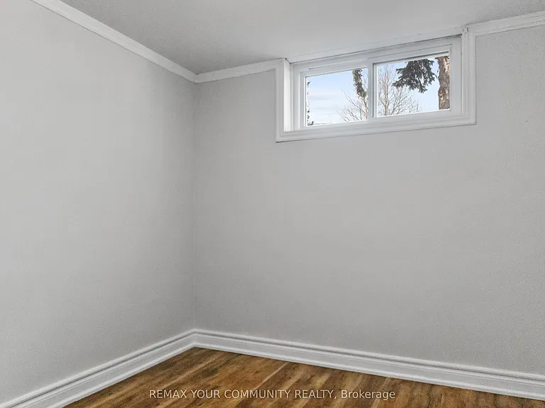 2 Emmeline Cres #LOWER — Photo 7