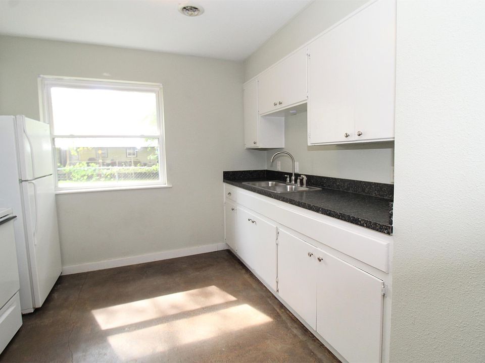 1st image of 15 W Martin Luther King Blvd APT 5