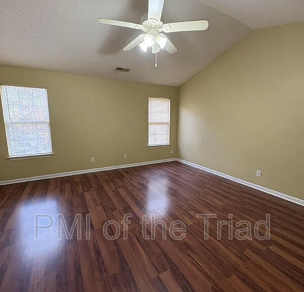 152 Drewsbury Dr — Photo 8