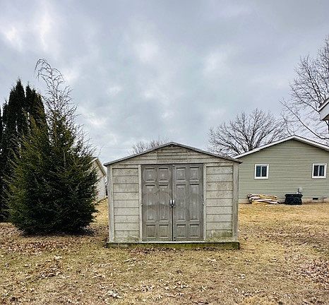 3rd image of 105 Short St