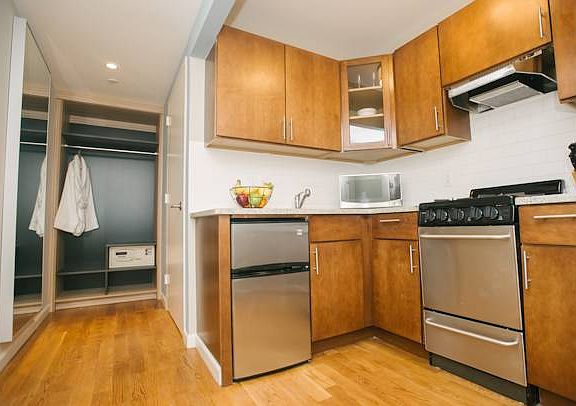 4th image of 32 E 32nd St #503