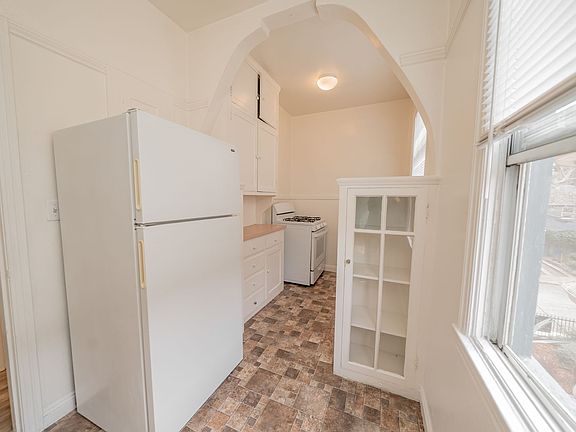 5th image of 544 37th St APT 202